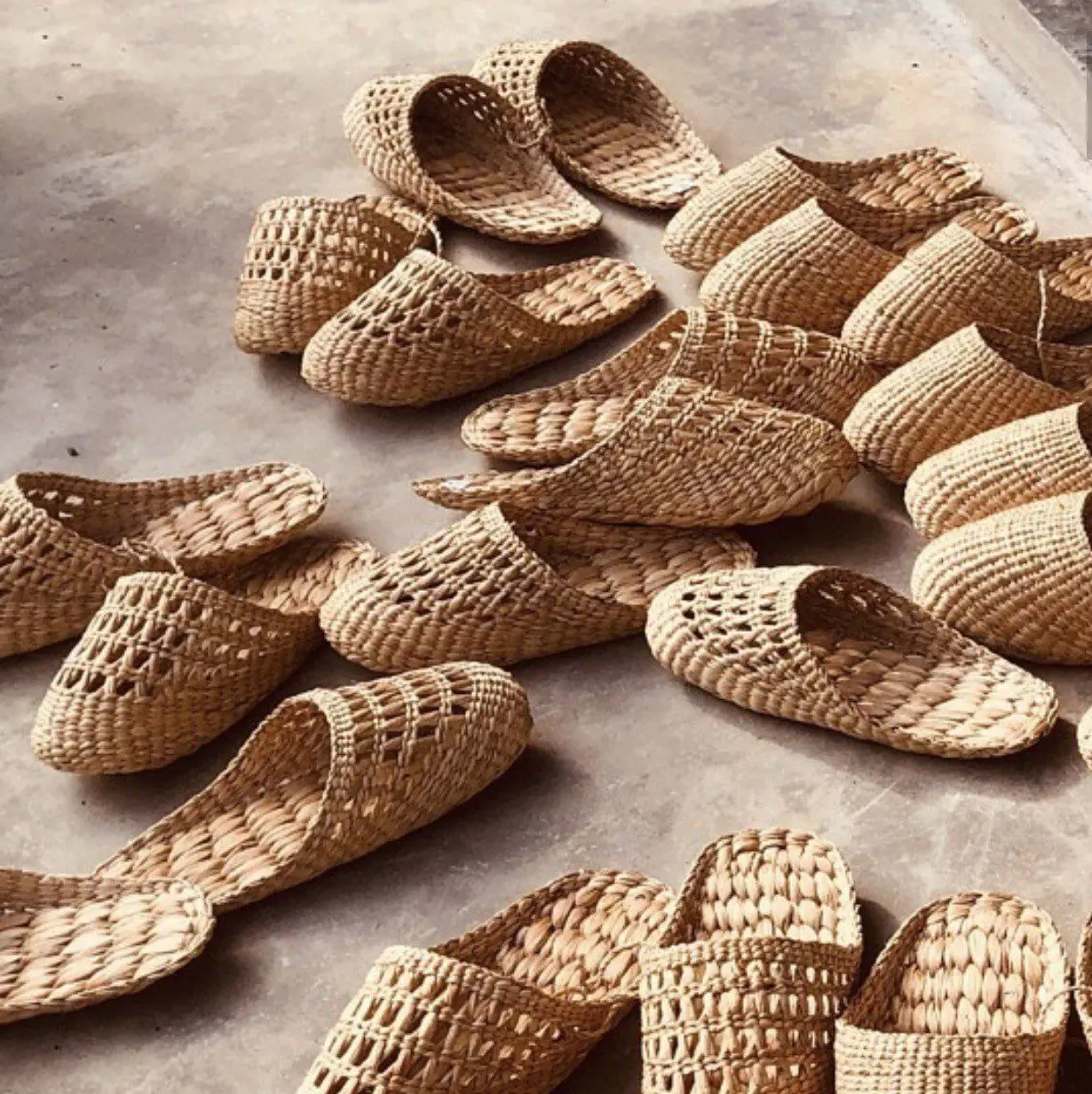 Sustainable Seagrass Slipper: Crafted from Seagrass, Reusable, and