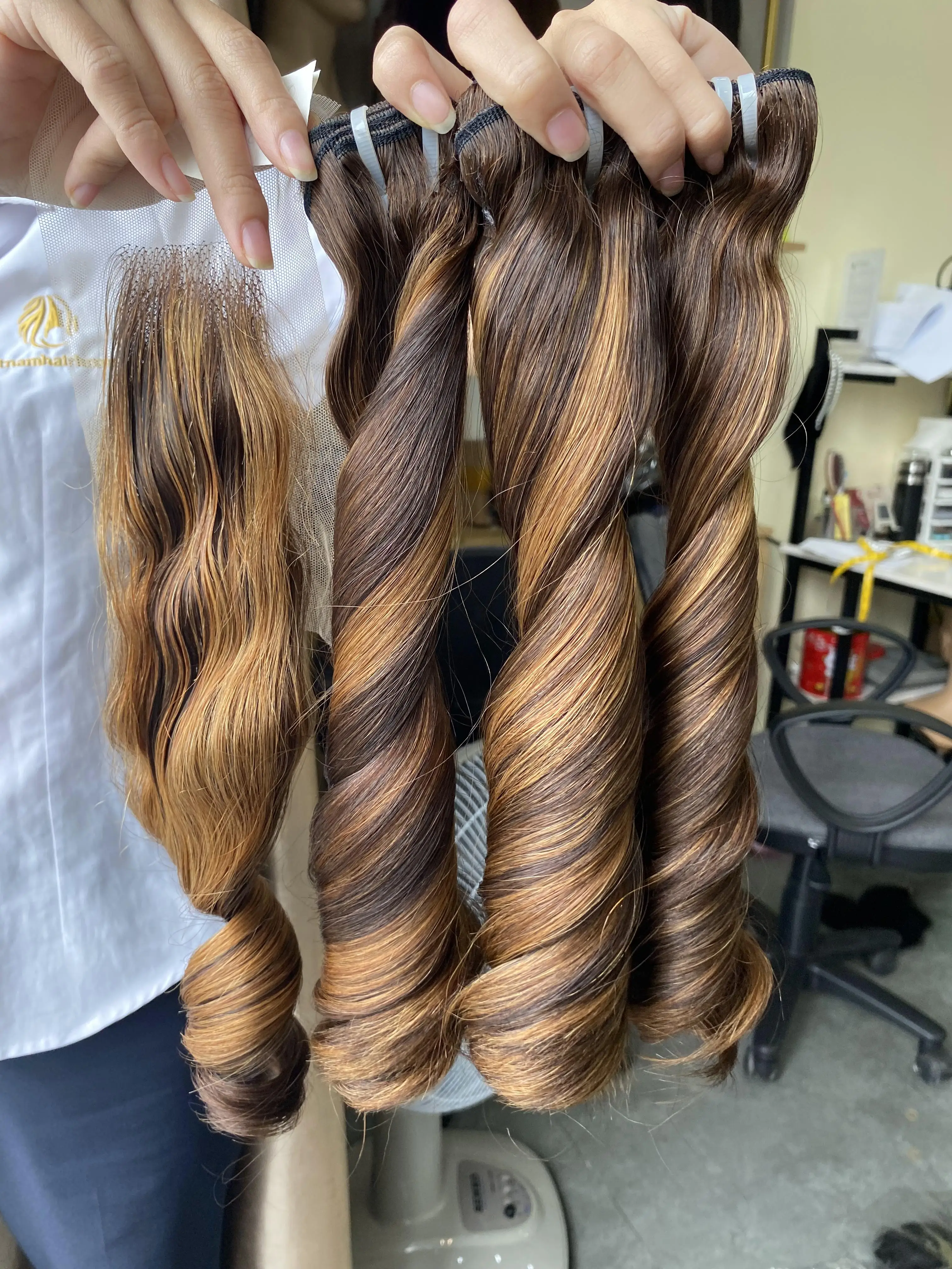 Wholesale Vietnamese Human Hair Magic Bouncy Natural Color And Mixed