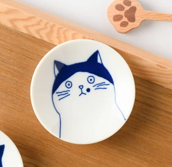 Handcrafted Japanese Ceramic Cat-Themed Small Plate Sustainable and Eco-Friendly 'Made in Japan' Product