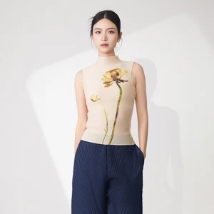 2025 Latest Design Women's T-Shirt Tops Temperament Elastic Sleeveless Fashionable Summer Clothes Miyake Pleated Tops