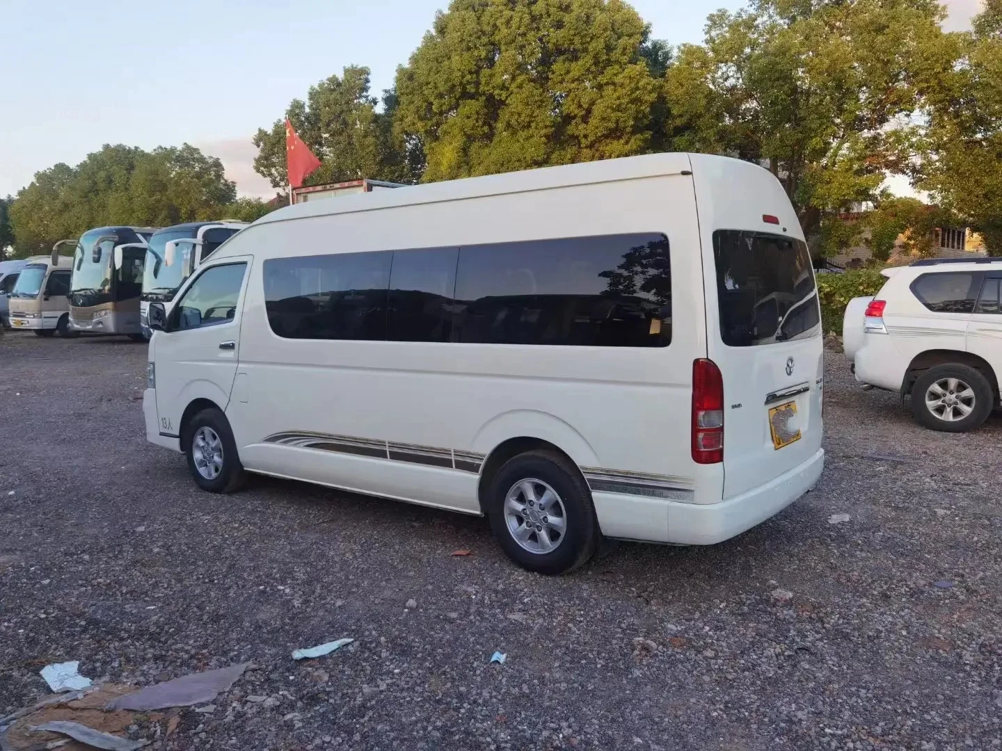 Second Hand To-yota Hiace 13 Seats Used Passenger Mini Bus Diesel ...