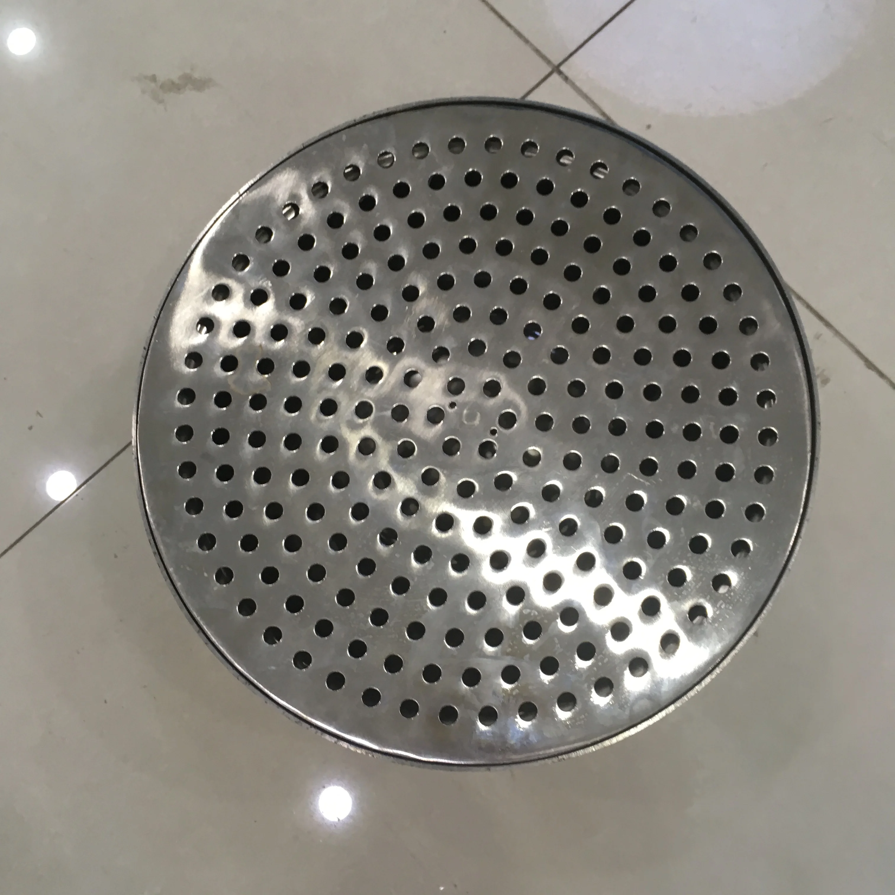 Hygienic stainless steel drainage system with removable filter for the food industry and clean rooms