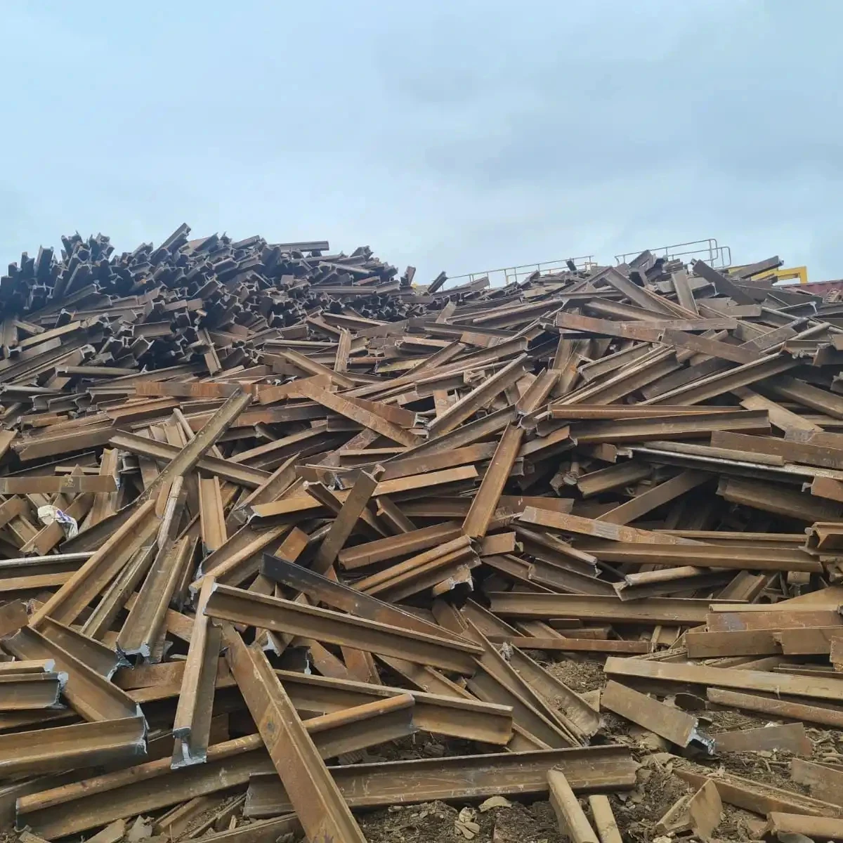 Quality Used Rail Scrap HMS 1 2 Scrap/HMS 1&2 Used Railway Track in Bulk Used Rail Steel Scrap for Sale Best Wholesale Prices