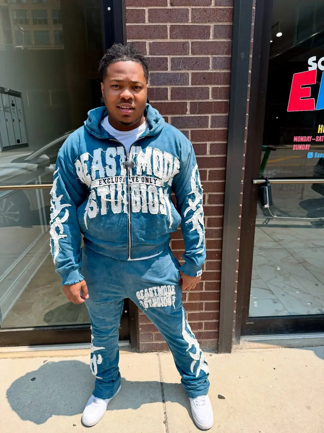 2025 Custom 400-500gsm Cotton Distressed Embroidered Denim