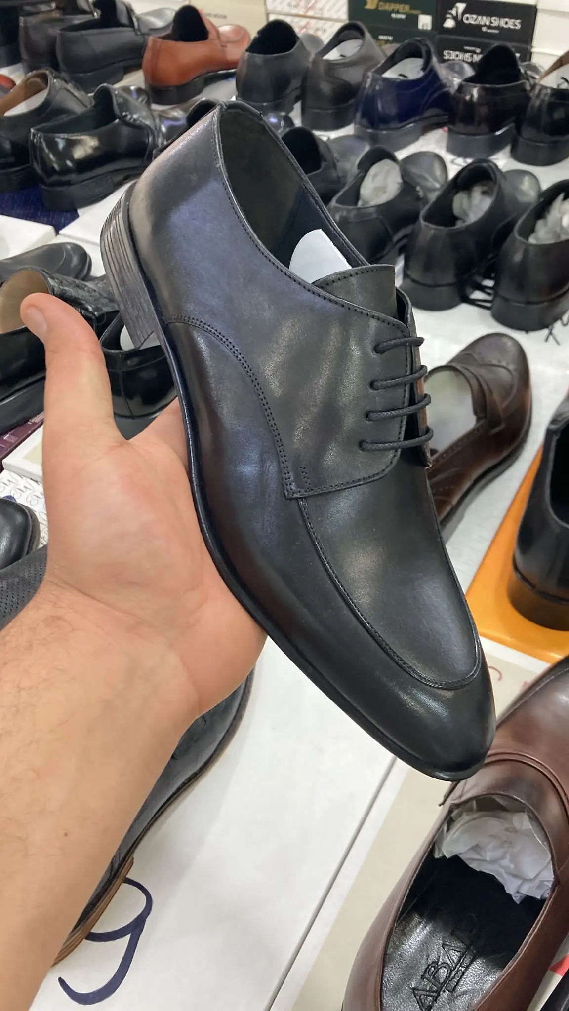 Factory Supplier Fast Delivery Cow Leather Good Price Official Shoes