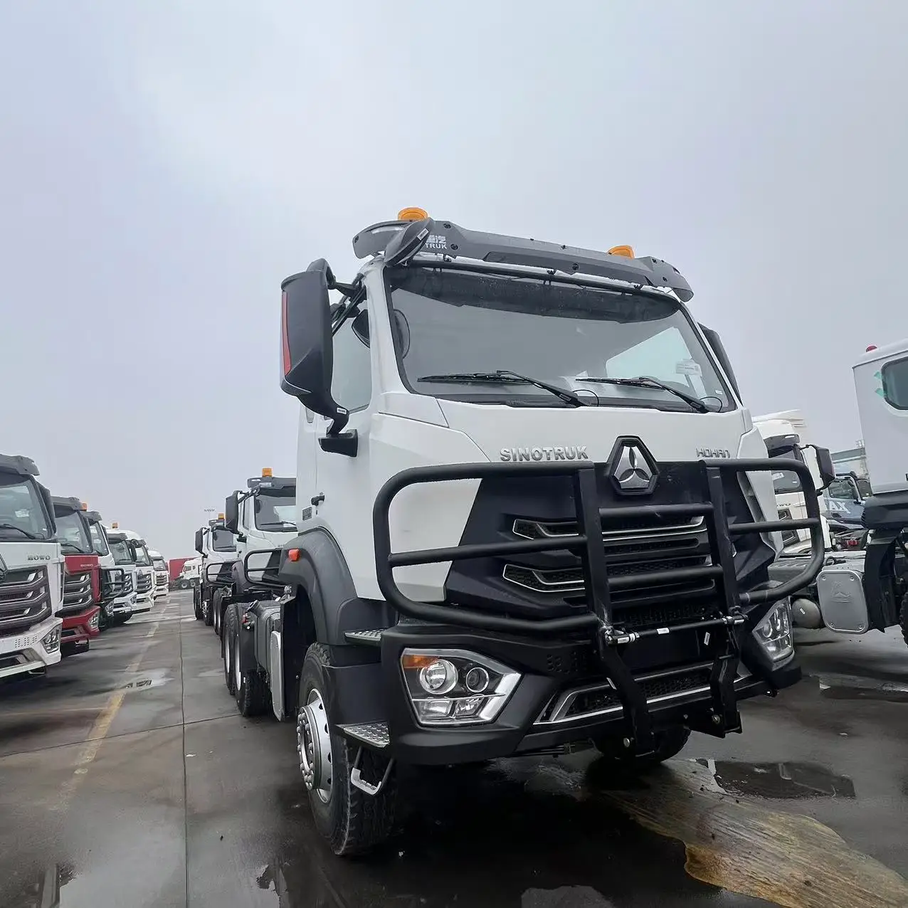 Sinotruck Howo NX 6x4 380-430hp Euro 2 600L Tractor Head  with Air Suspension Right Steering Diesel Fuel Low Price Tractor Truck supplier