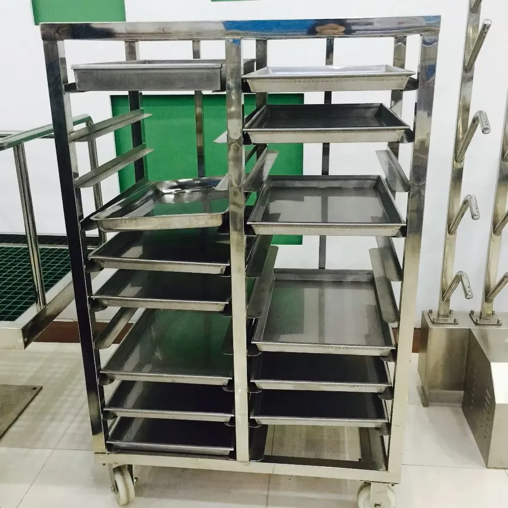 Frozen meat thawing chamber with efficient low temperature and high humidity control system