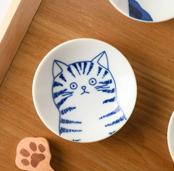 Handcrafted Japanese Ceramic Cat-Themed Small Plate Sustainable and Eco-Friendly 'Made in Japan' Product