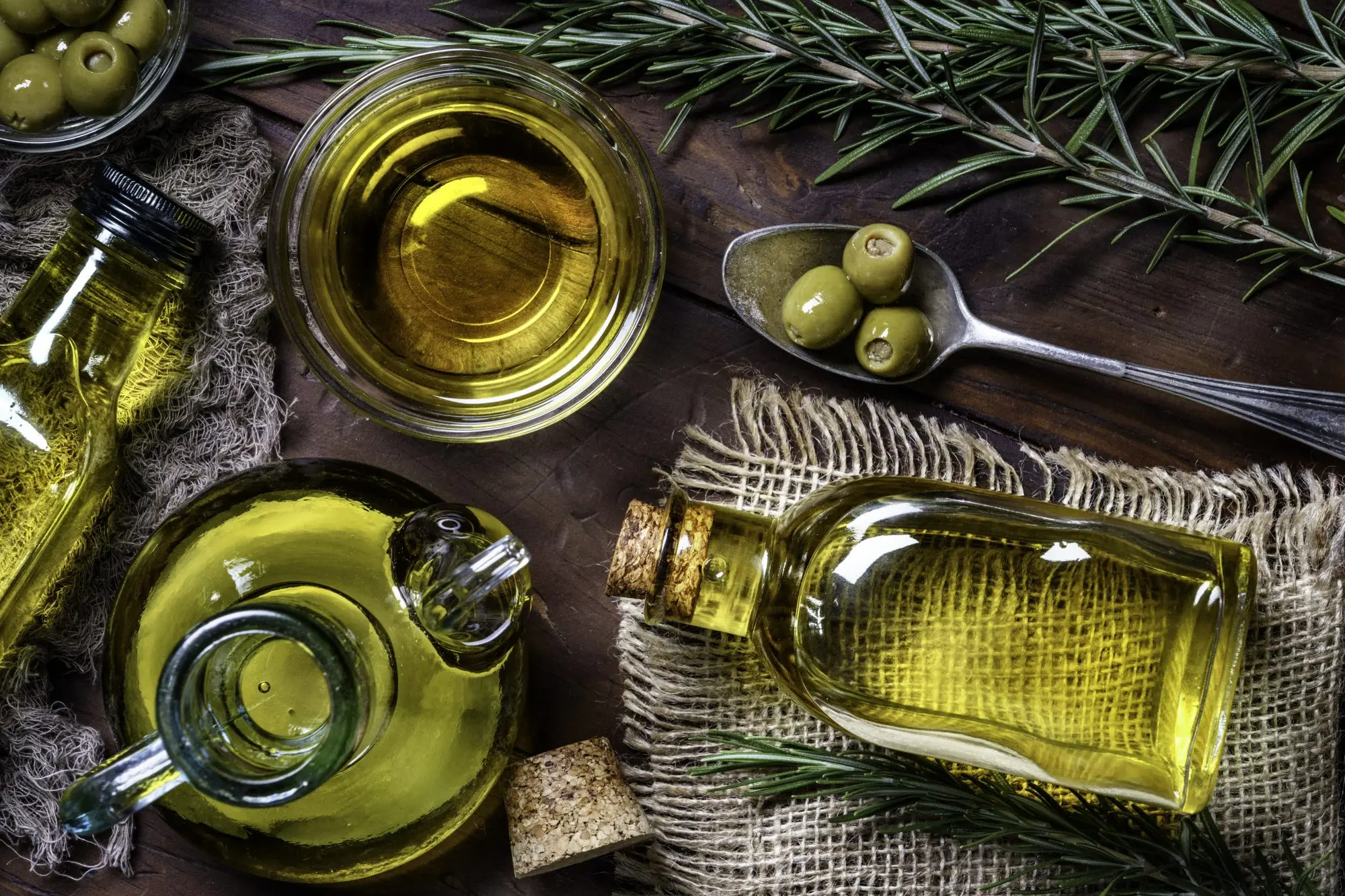 Растительное масло для здоровья. Olive Oil масло оливковое. Oliva Extra Virgin Olive Oil. Оливки и оливковое масло. Итальянское оливковое масло.
