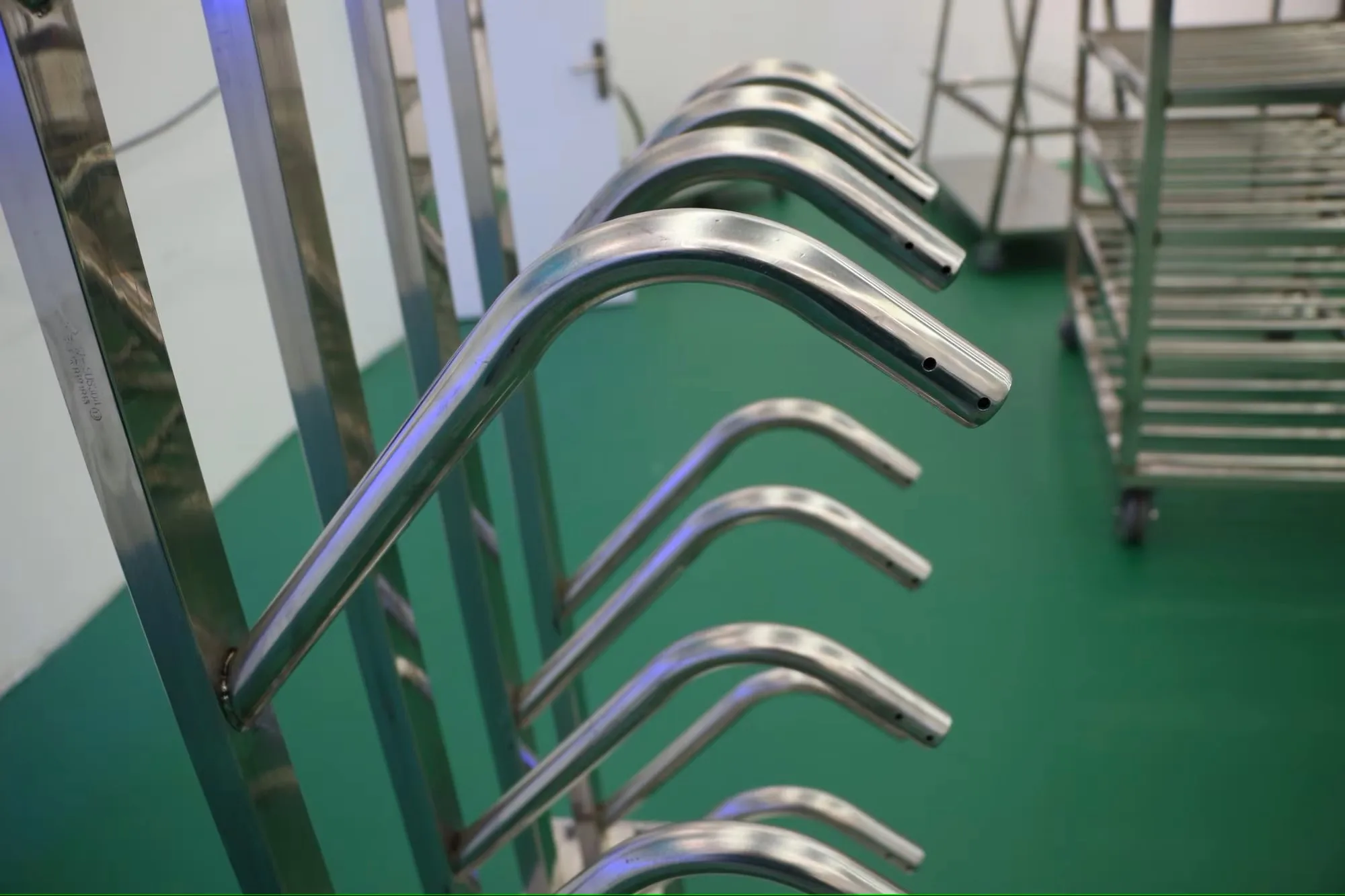 Factory stainless steel shoe rack with electric hot air dryer