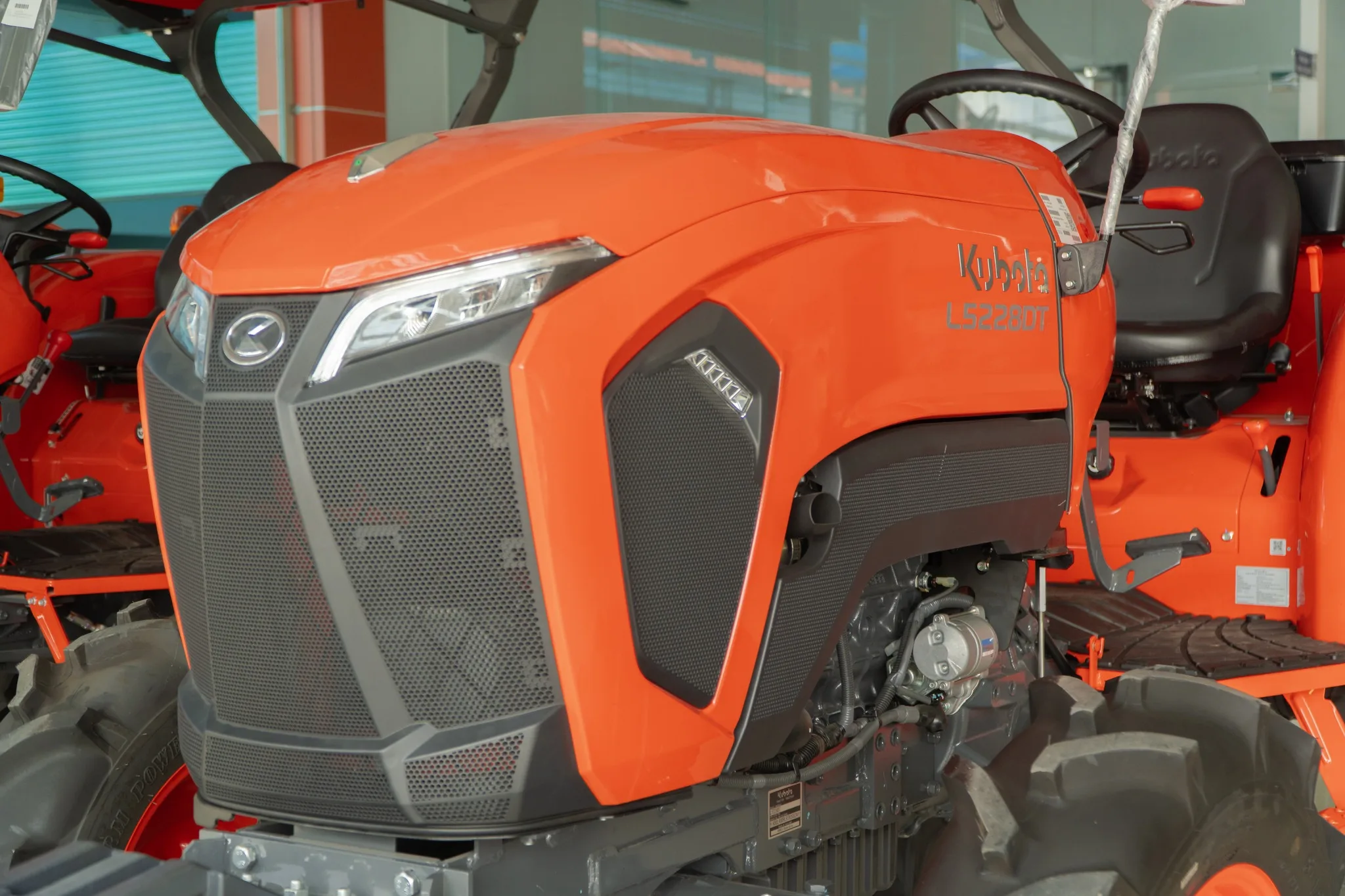 ランタボ Kubota L 5228 52HP 4WD Tractor - High Productivity Farm