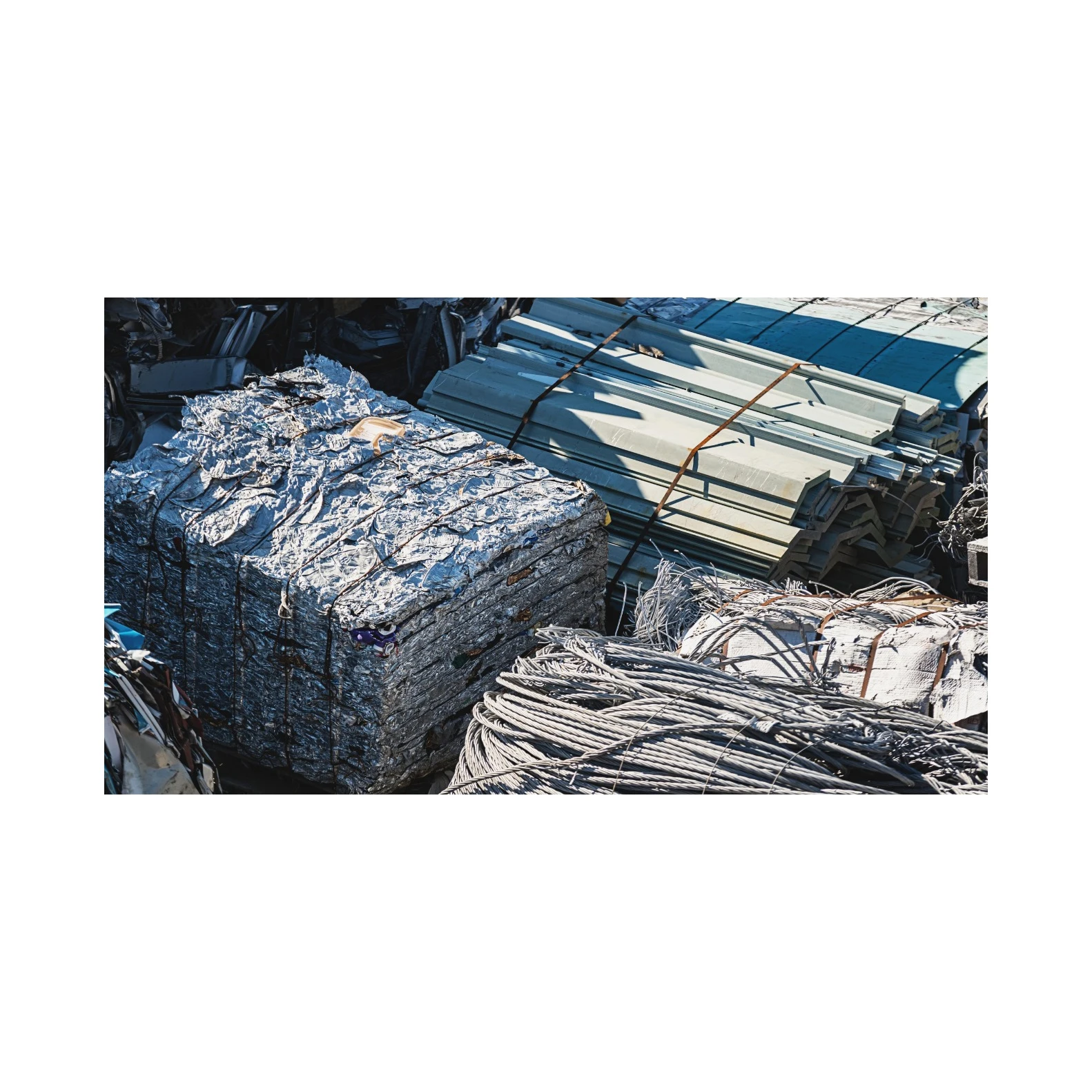 Промышленный железный лом обработан не содержит ржавчины и отсортирован для производства переработки