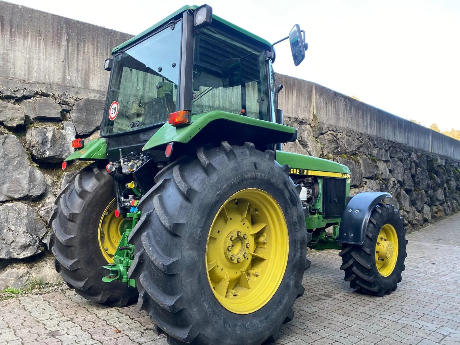 中古ジョンディーリー3350トラクターキャビン付き良質状態