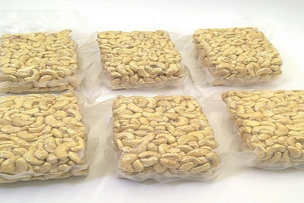 With Good Price And All Size Raw Salted Roast Cashew Nuts For Snack Made In Vietnam High Quality Raw Cashew Nuts