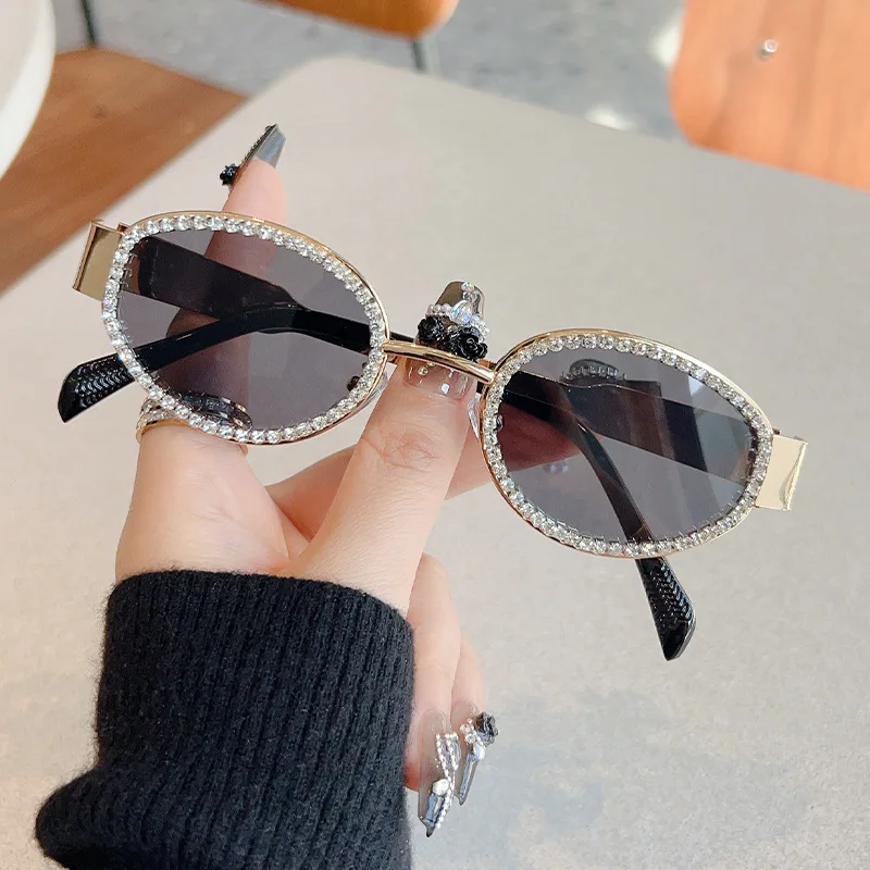 High End Simple Diamond studded Sunglasses Ladies Oval Metal  display picture 3
