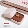Caja de anillo rosa