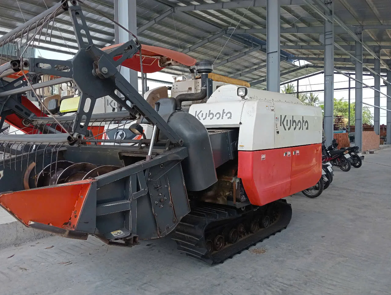 Used Combine Harvester DC 70 Plus 70HP Condition New Genuine Kubota Thailand - Hot Cheap Price