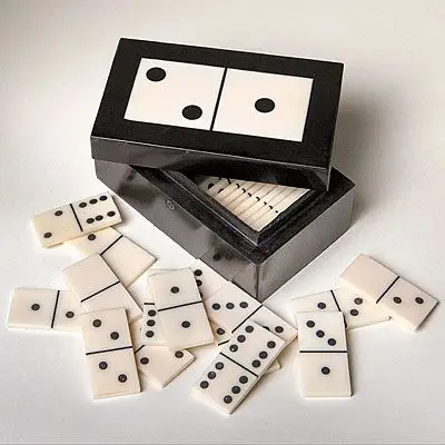 High Quality Resin Epoxy Large Size Resin Dominoes 28 Piece Set with Bag Natural Dominoes Sets Black Numbers Kids Outdoor Games