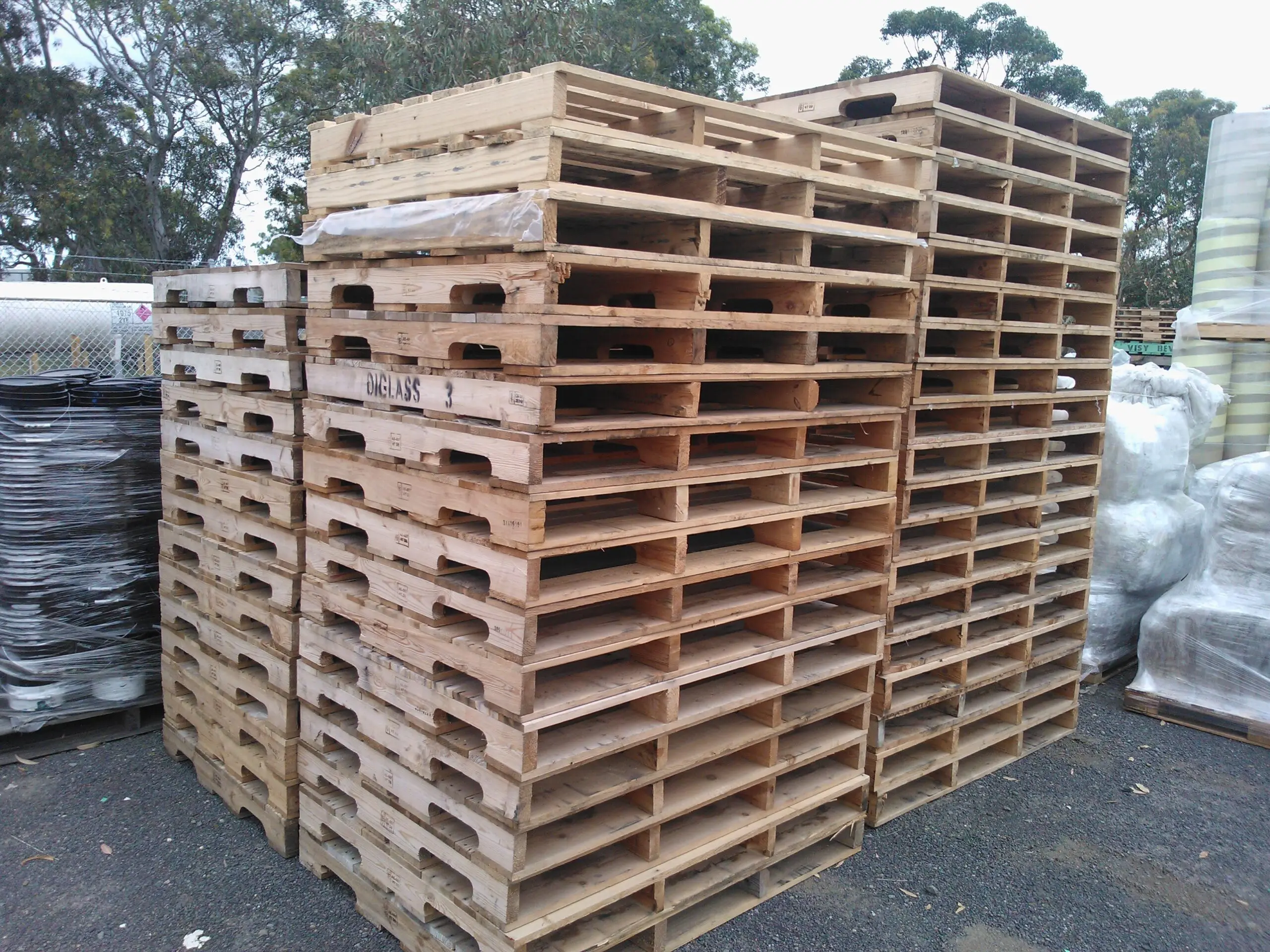 Big Sale Wooden Pallet Vietnamese Natural Acacia Hard Wood Wood