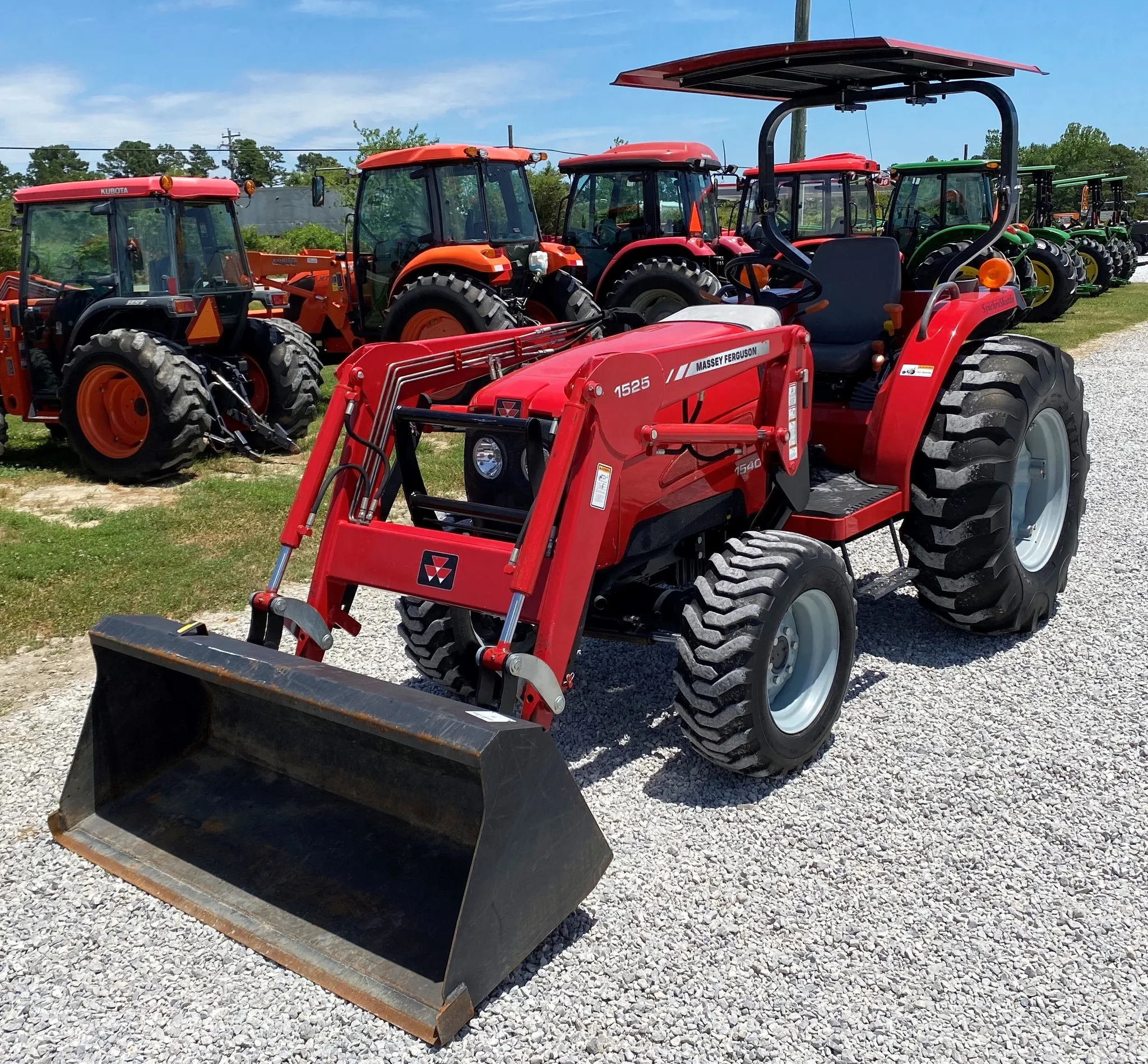 Tractor Sipply - b7vhp3h