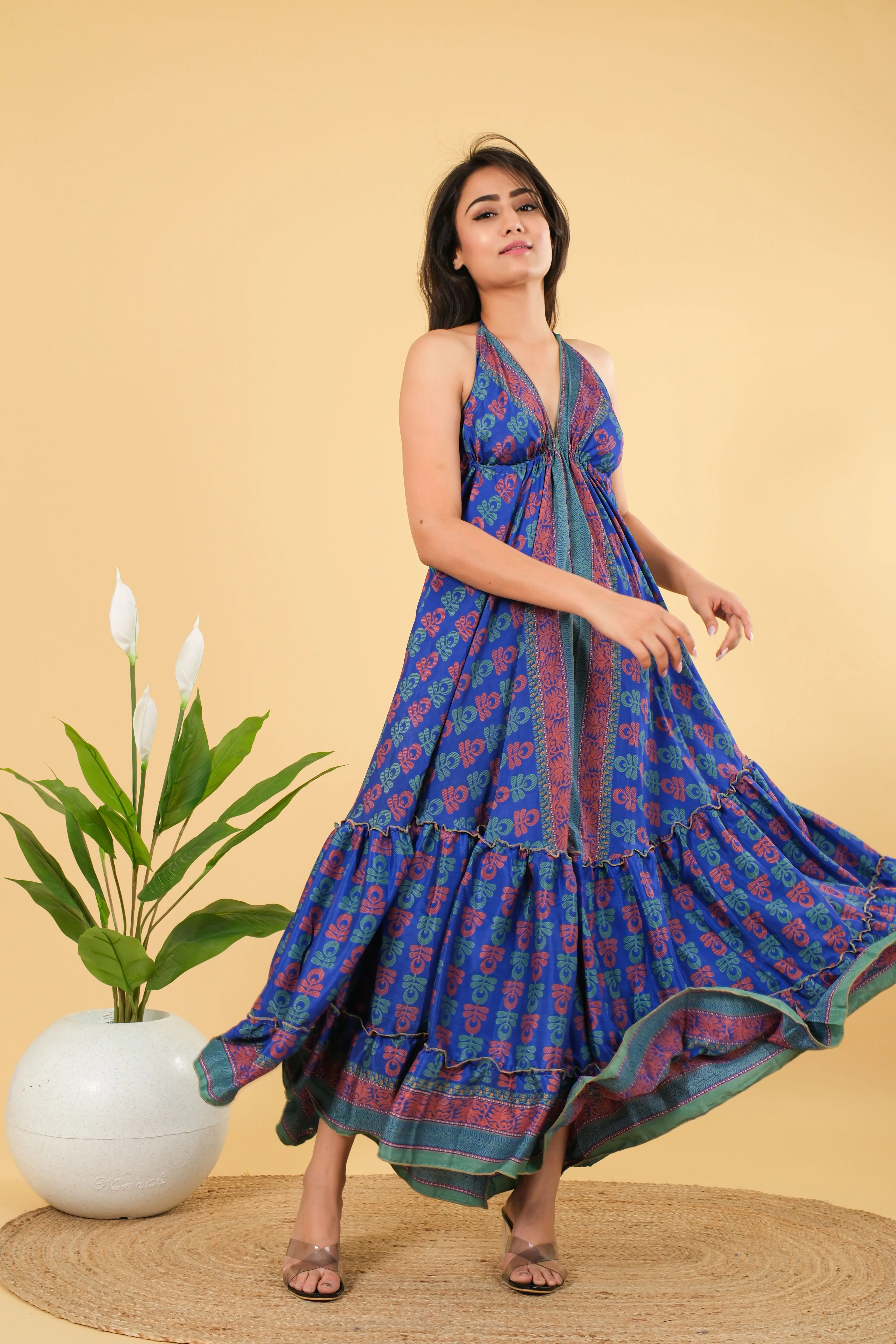 Elegant Indian Women's Maxi Dress - Stylish & Comfortable Elegant Indian Women's Maxi Dress - Stylish & Comfortable