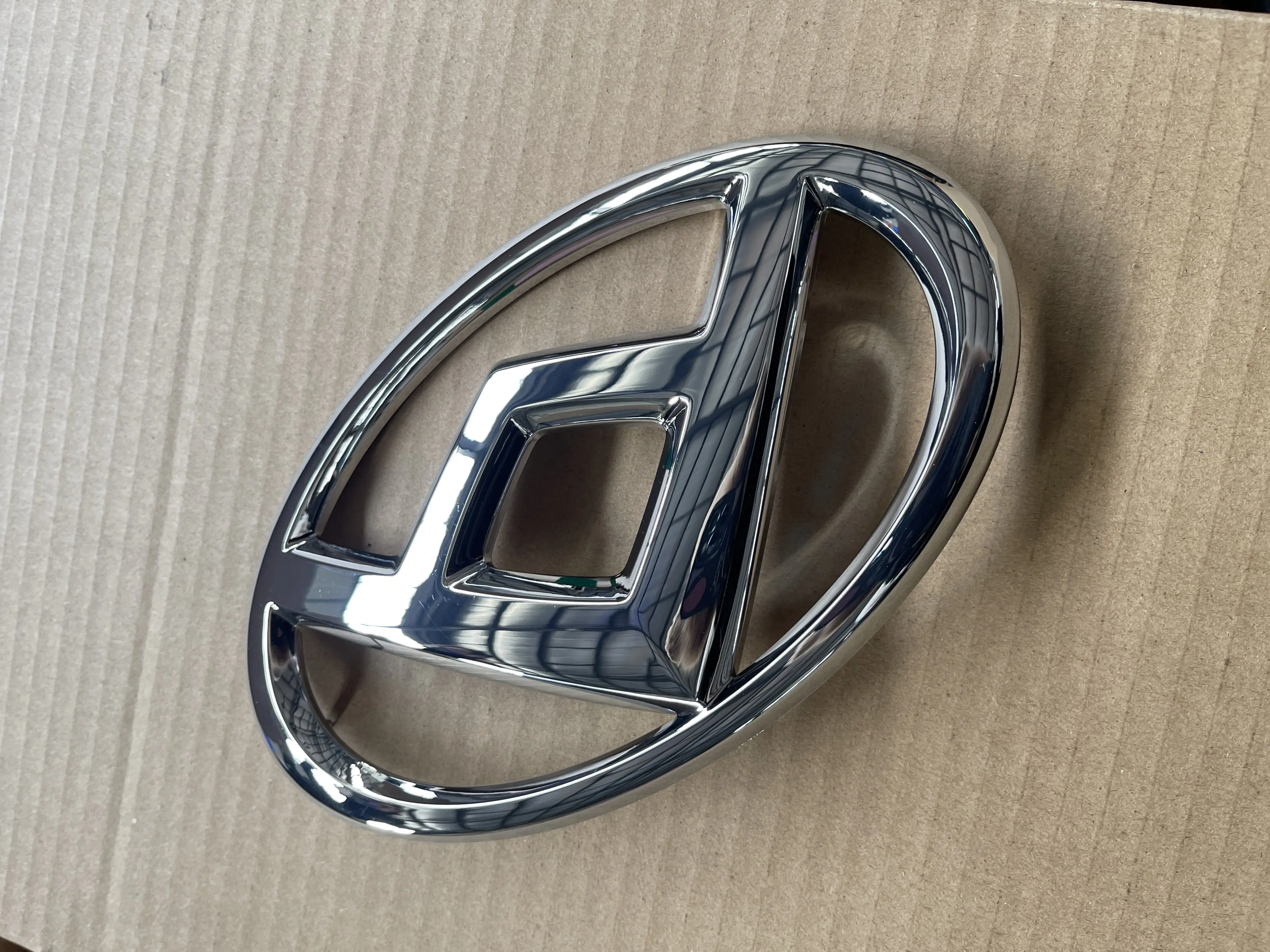 #C00201565 MAXUS FRONT LOGO Official Original Accessories Cheap Price manufacture