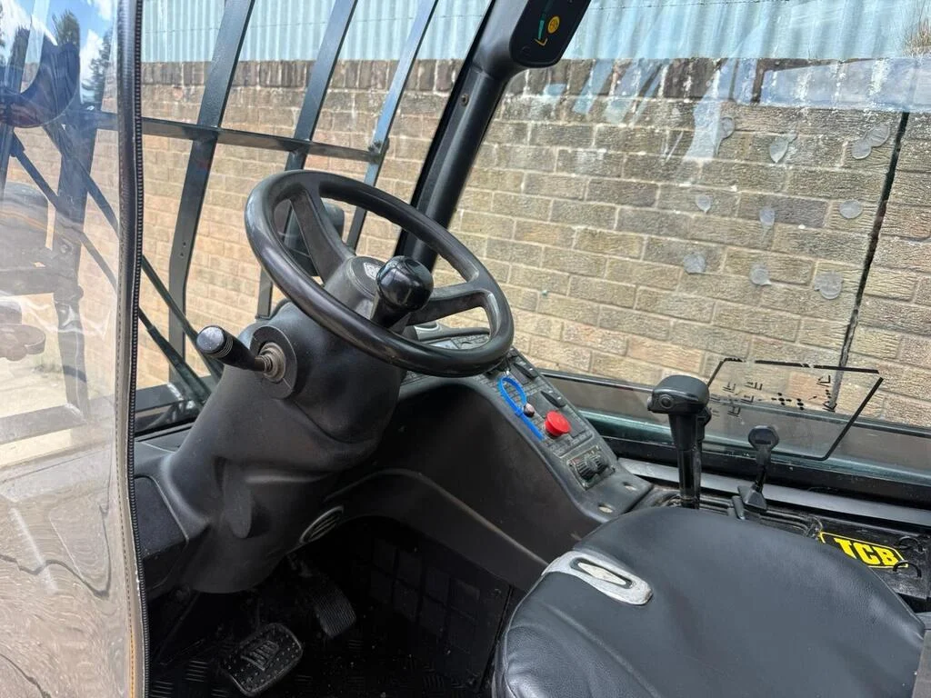 Electric Forklift Truck 2 Ton AC Motor Battery Powered Forklift 4m Lifting Height For Indoor Logistics Use