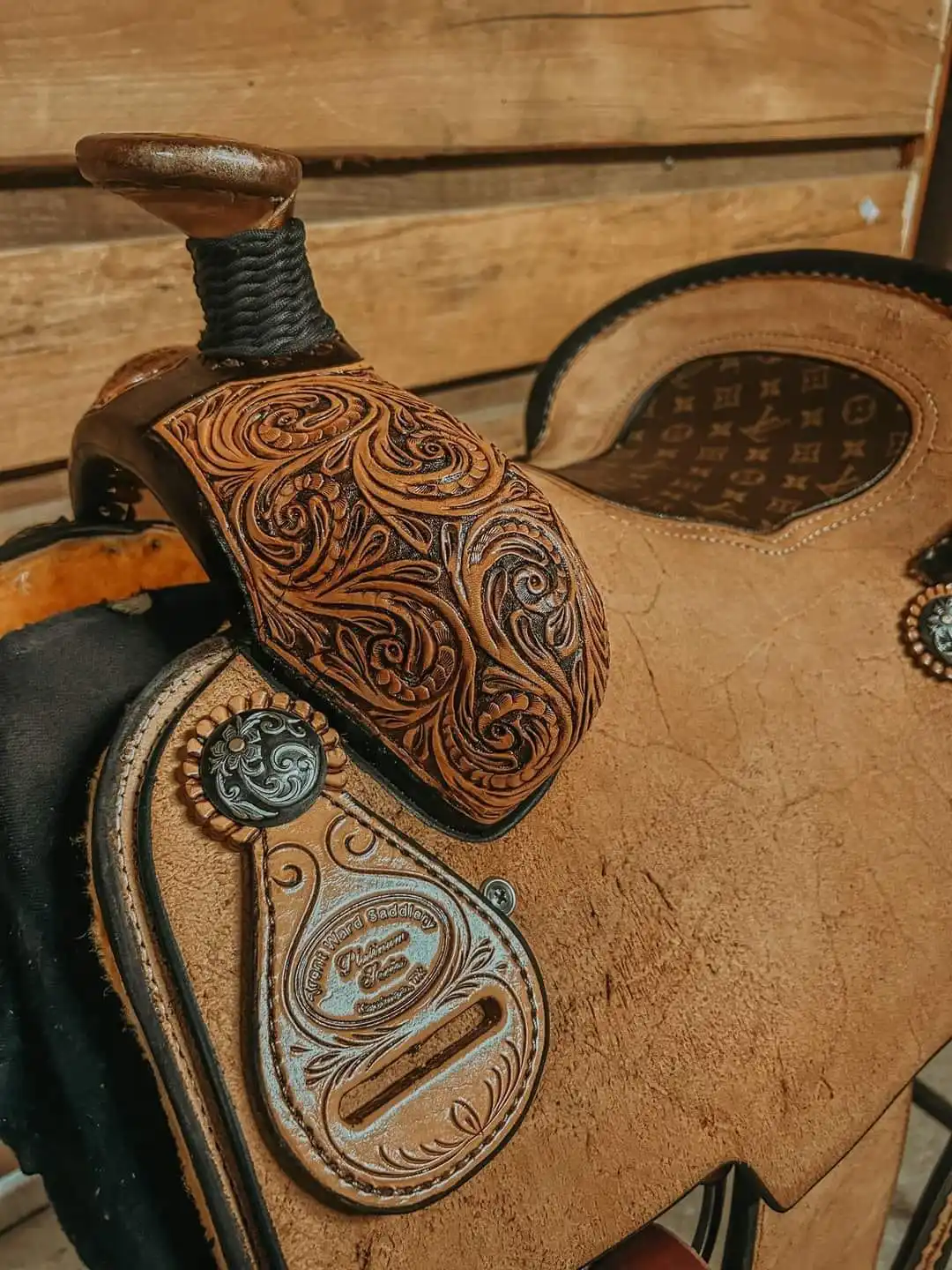 Luxury Full Grain Horse Leather Western Barrel Trail Horse Saddle Portable Horse Riding Saddle