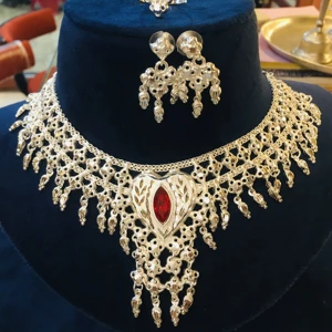 24K Gold Dubai Vintage Classic Pearl Flower Brooch Earrings Necklace Anniversary Fashion Alloy Jewelry Set Gift