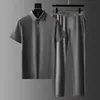 Costume gris foncé