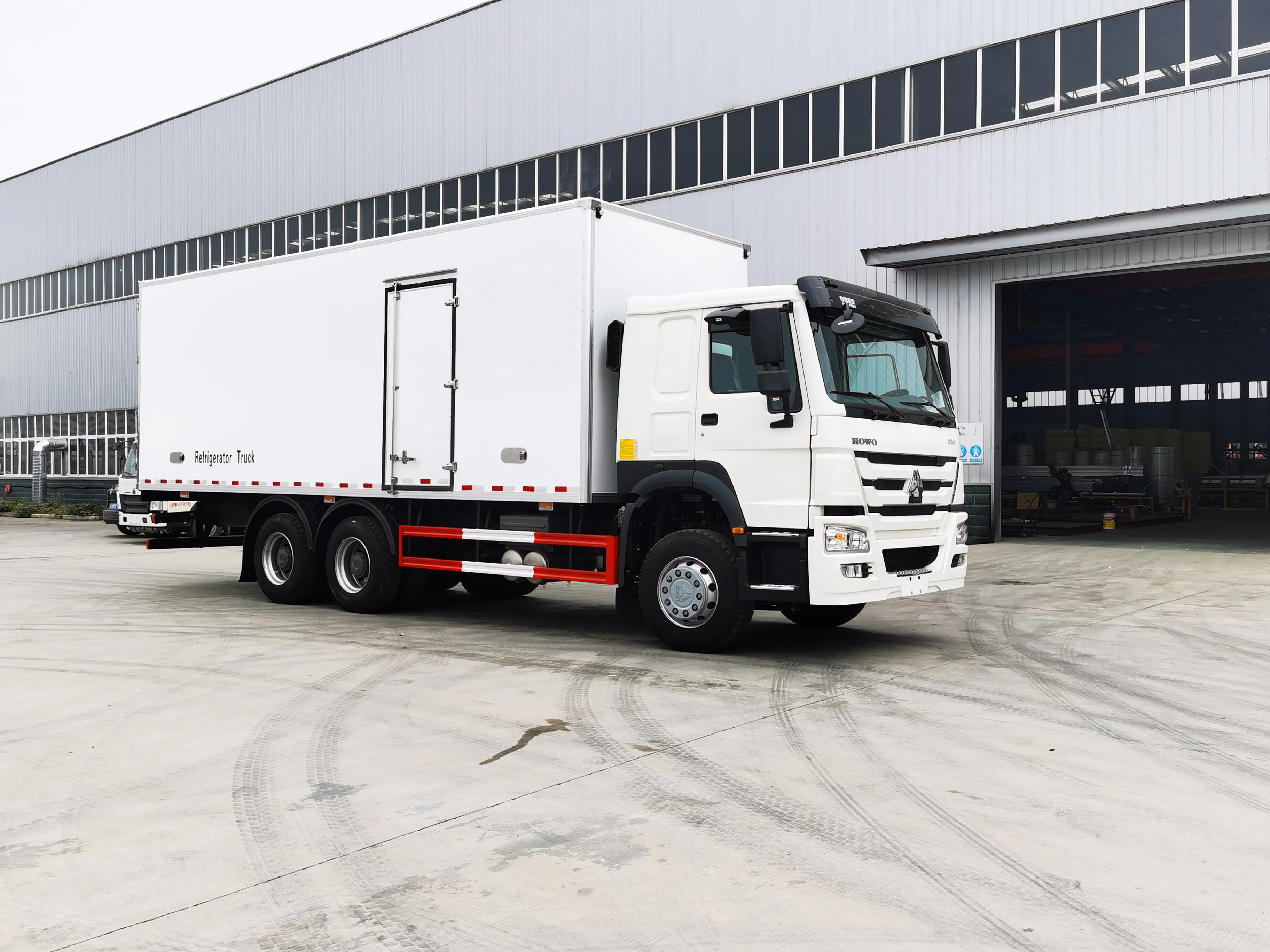 16 Tons Refrigerated Cold Room Meat Delivery Refrigerator Van Truck ...
