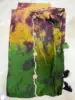 Teñido anudado verde, morado y amarillo.