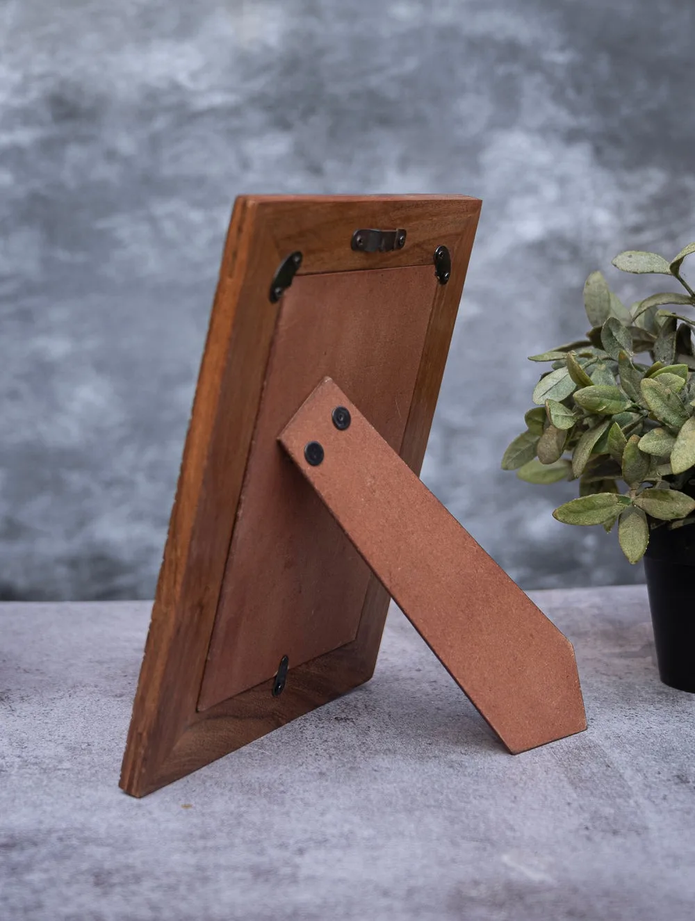 High Quality New Arrival Latest Design Bamboo Braided Natural Color Photo Frames Wall Hanging Rustic Wood Rattan Photo Frame