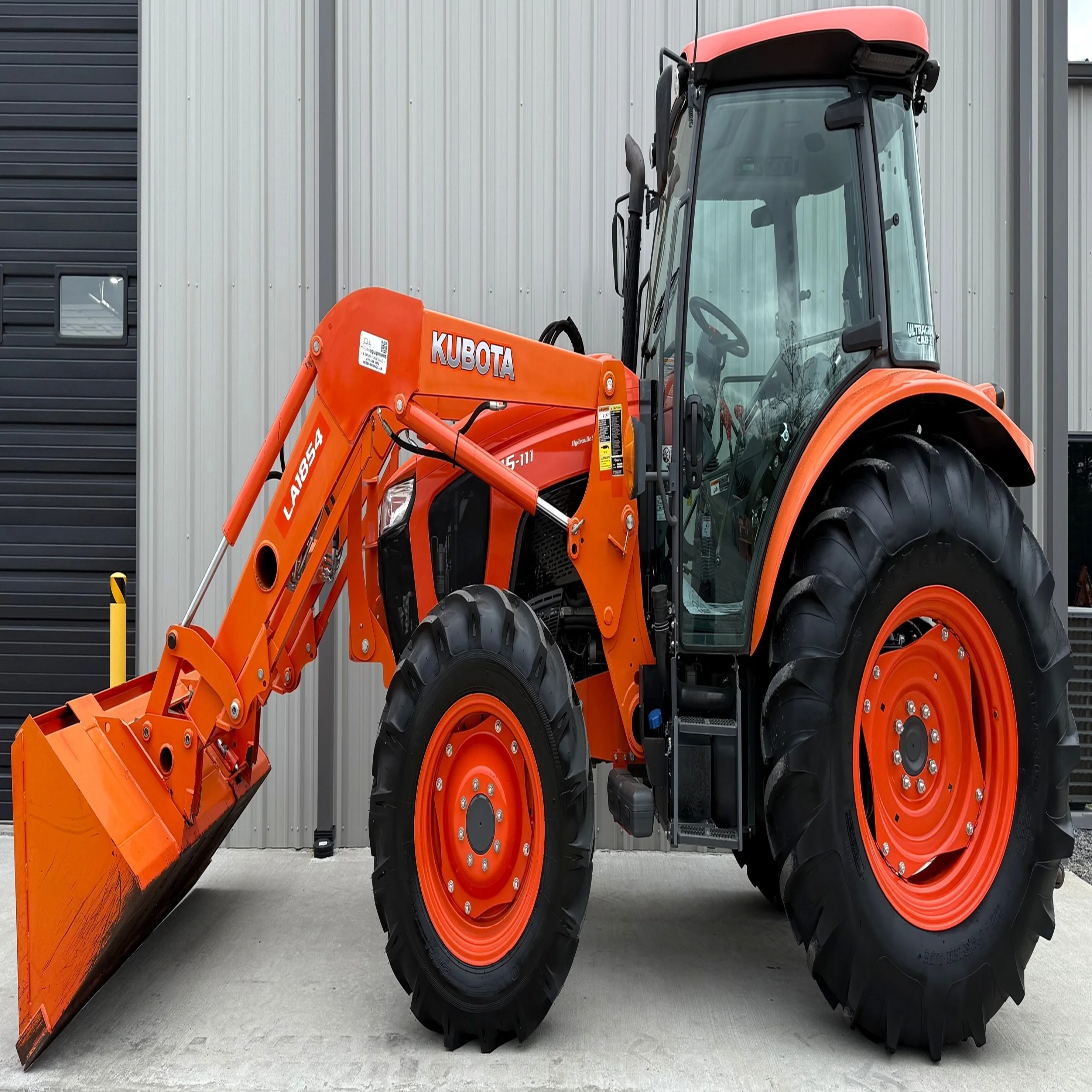 Kubota M5 75HP 4WD Tractor with Front Loader & Cab High-Performance ...