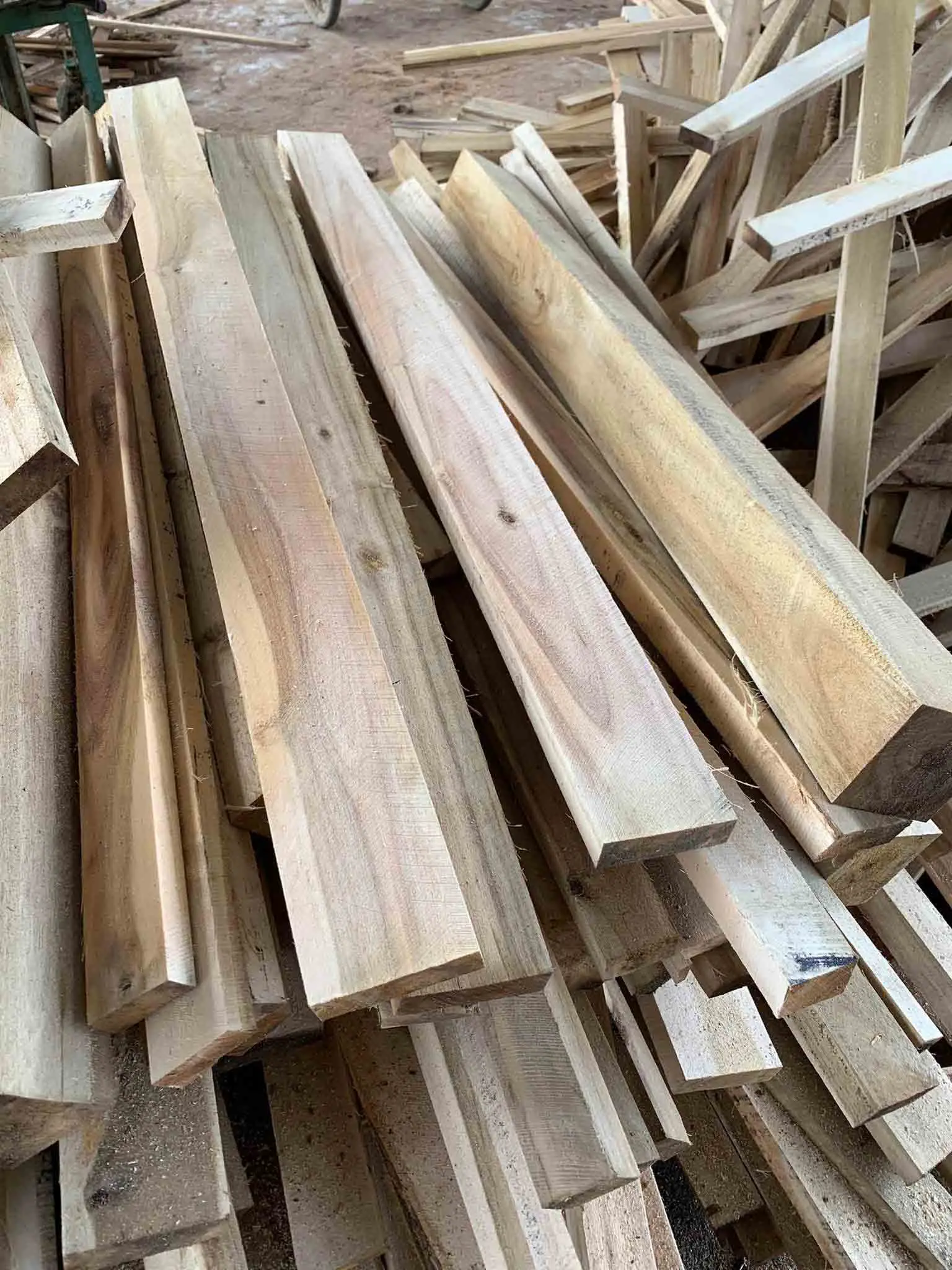 Natural Acacia Sawn Timber/ Dry Lumber For Making Pallet From Vietnam