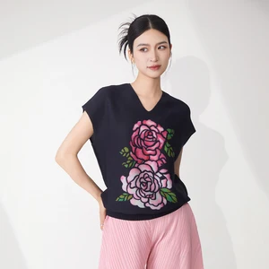 2025 Summer Women's Sleeveless Tops High Quality Printed Floral V-Neck T-Shirt Stretch Casual Vest Miyake Shirt