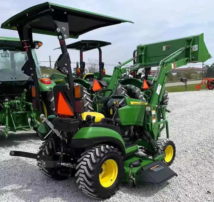 Brand new Johnn deer tractor 1025R backheo loader and front loader come with waranty only 10 hours