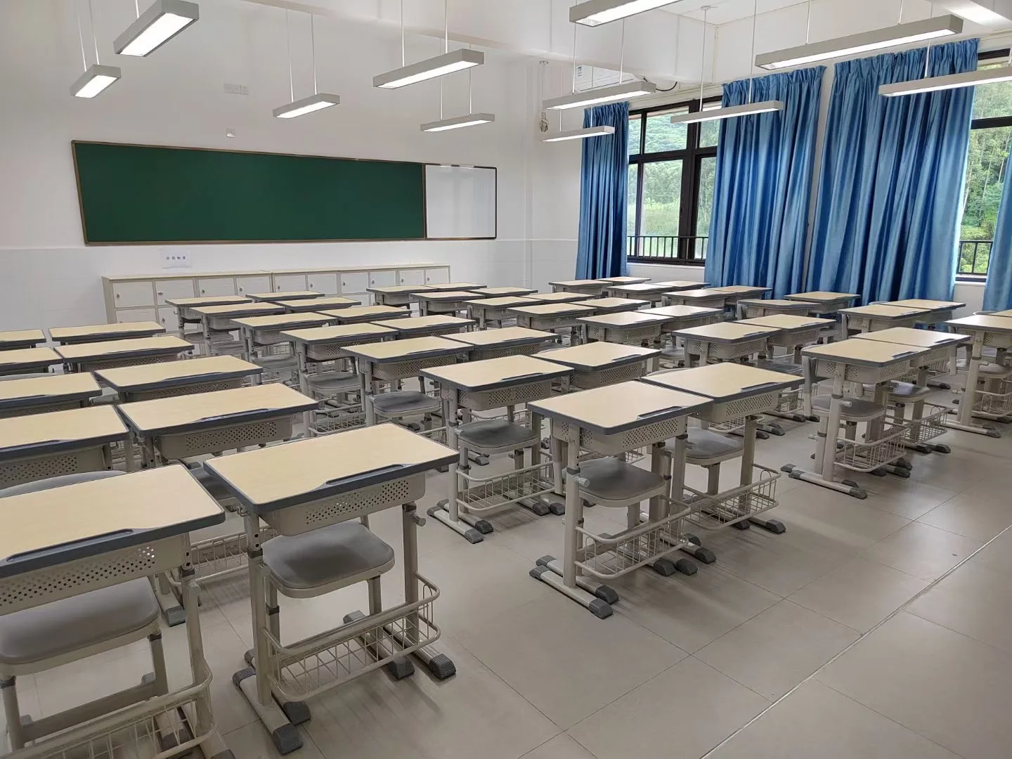 Foshan Oxford Furniture Co., Ltd. 2