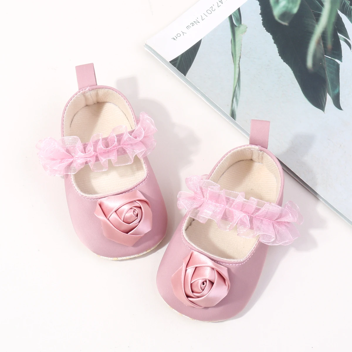 Unisex Baby Party Shoes with Beautiful Flower Breathable Sandal for Spring and Summer Light and Flat Design details