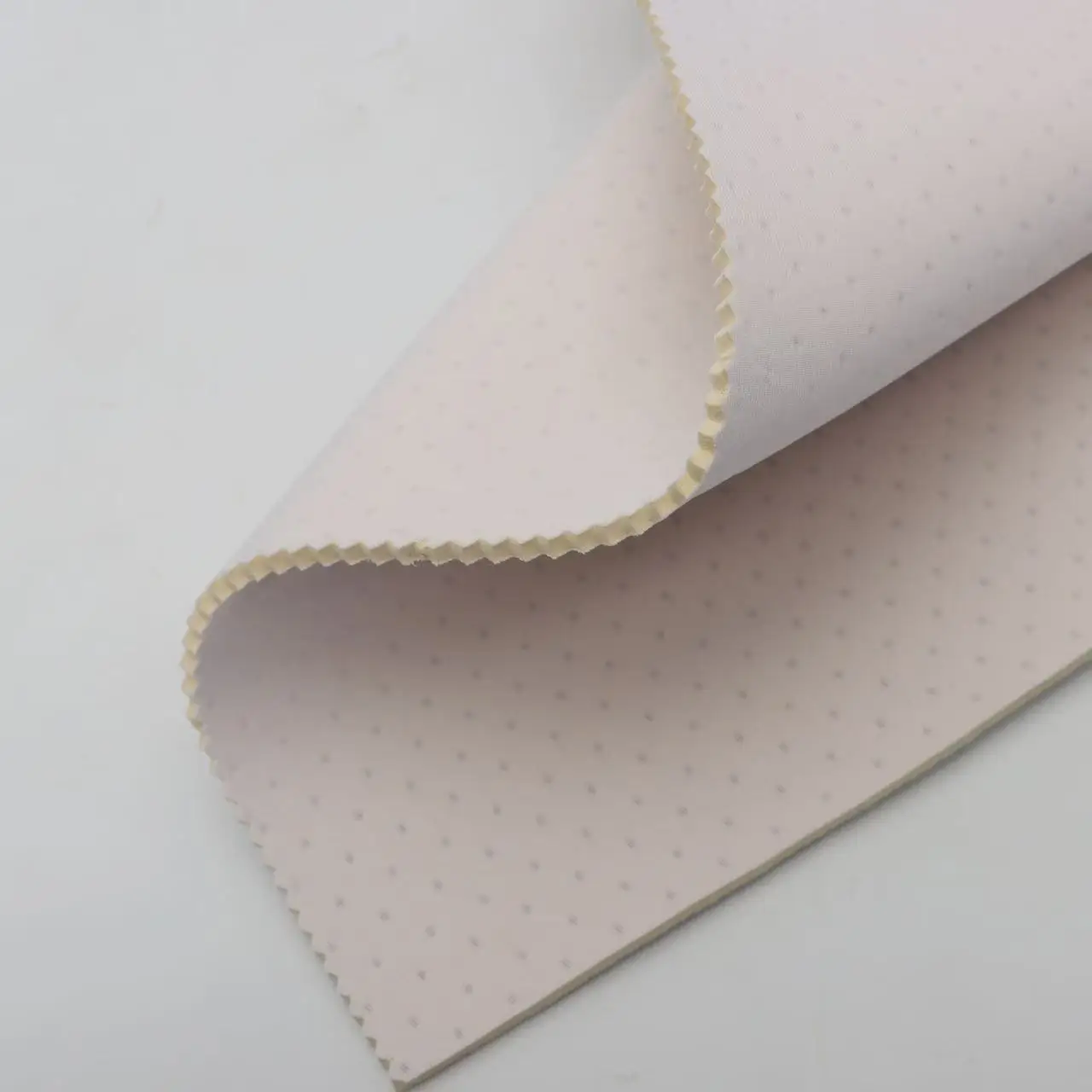 سرحد پار گرم فروخت ہونے والی سوراخ دار نیوپرین ڈبل سائیڈ لیمینیٹڈ فابرک جو بیگز اور سوٹ کیسز/کھیلوں کے حفاظتی سامان کے لیے موزوں ہے