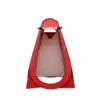 Deux fenêtres rouge foncé