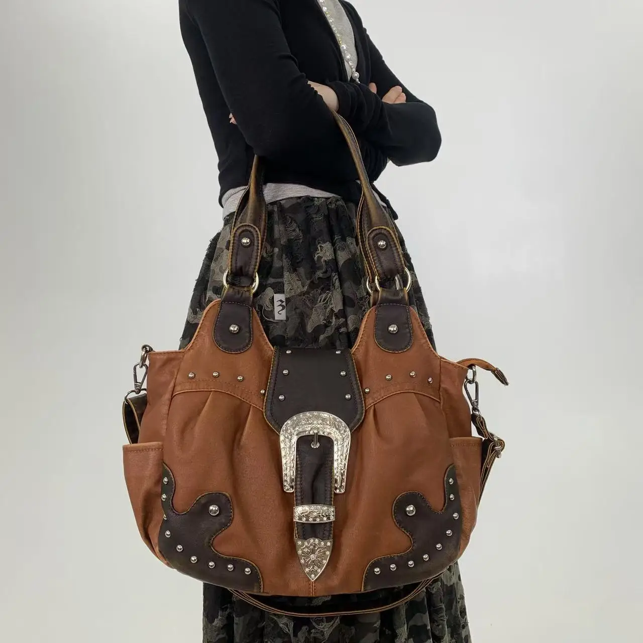 Ladies' Fashion Y2K Millennium Spicy Girl Shoulder Bag Large Capacity Retro Rivet Machine Handbag