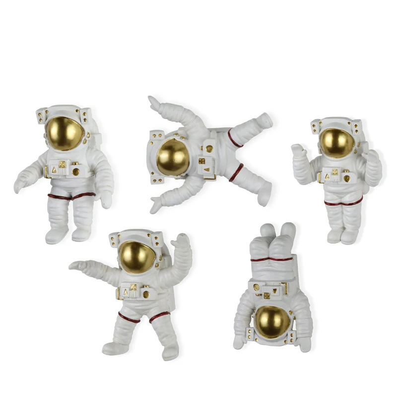 Wholesaler Cute Universe Gifts Astronauts Figurines Set of 5 wall Arts Decor For Your Home Decor