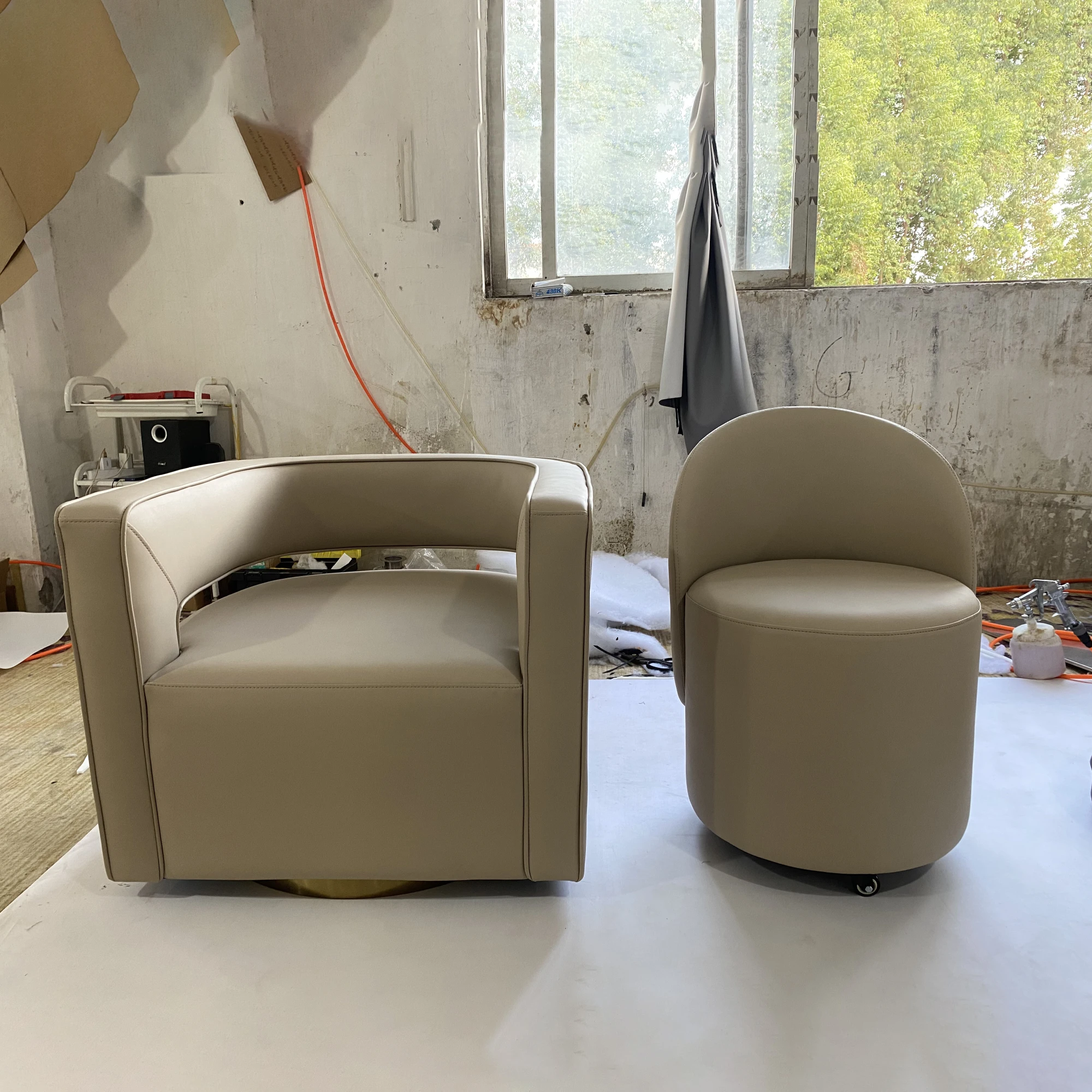 Commercial Furniture Modern Sofa Manicure Chair Nail Salon Furniture Client Chairs for Nail Salon Backrest Tech Stool with Wheel