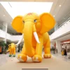 La publicité gonflable d'éléphant jaune