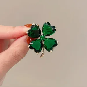 Designer Brand Four-leaf Clover Brooch with Crystal Flowers, Suitable for Wedding Parties and Suit Accessories.