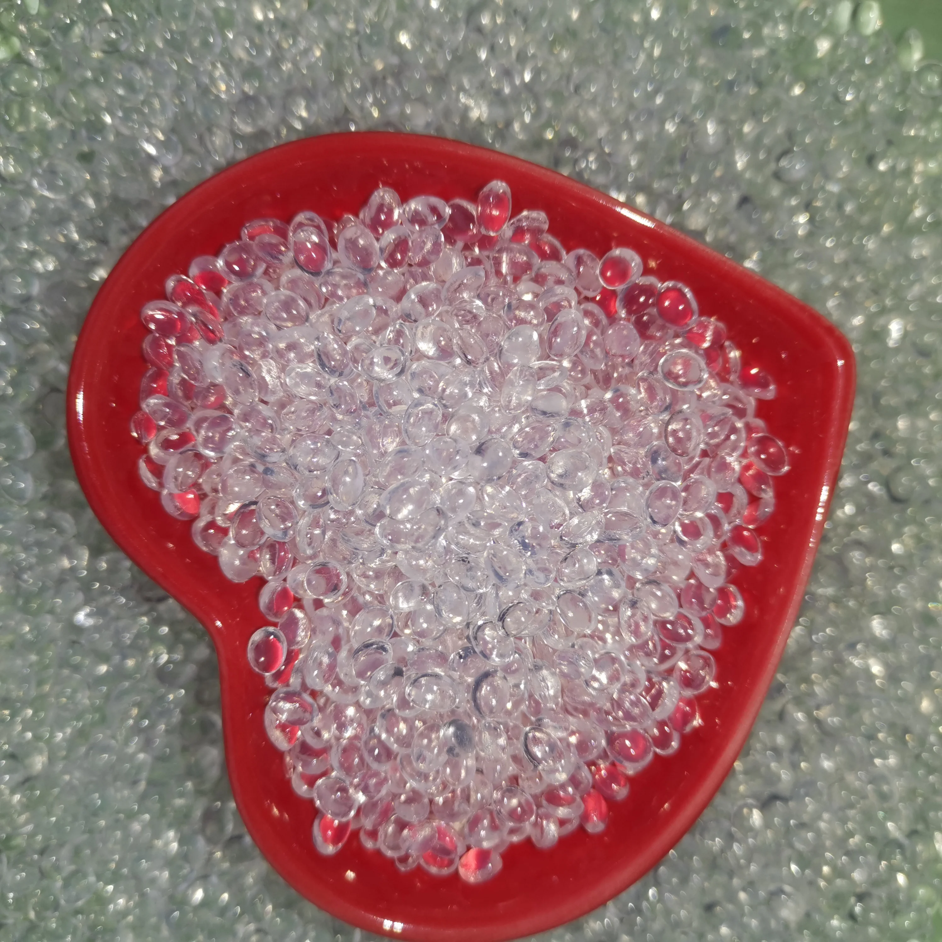 Гранулы с высоким потоком и термостойким сырьем для проводов