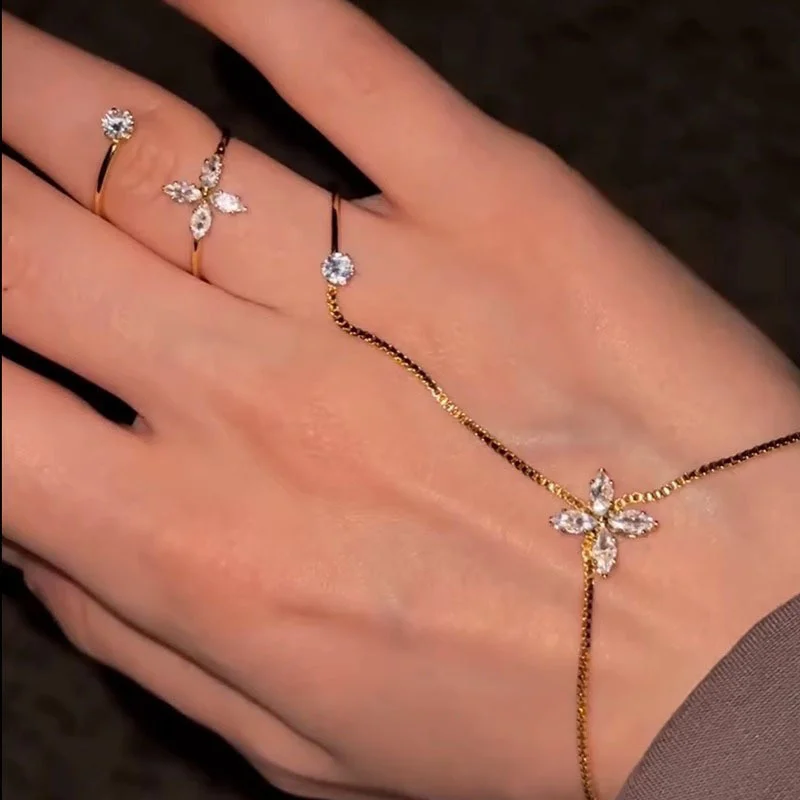Elegant Diamond Flower Bracelet - Minimalist Design