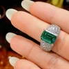 สีเขียวพาราอิบา