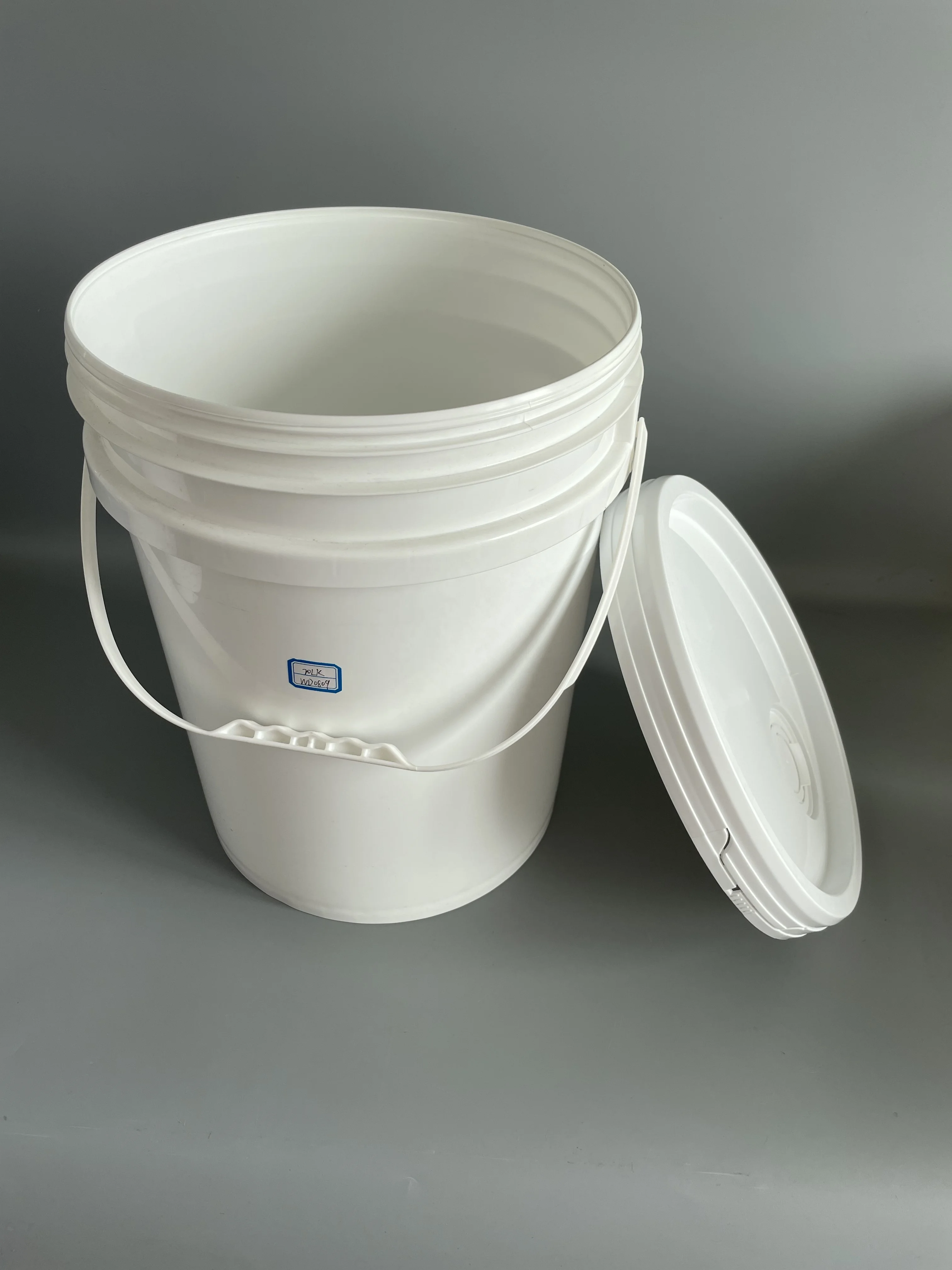 20L Plastic Bucket with Spout Round Lubricant Engine Oil Bucket
